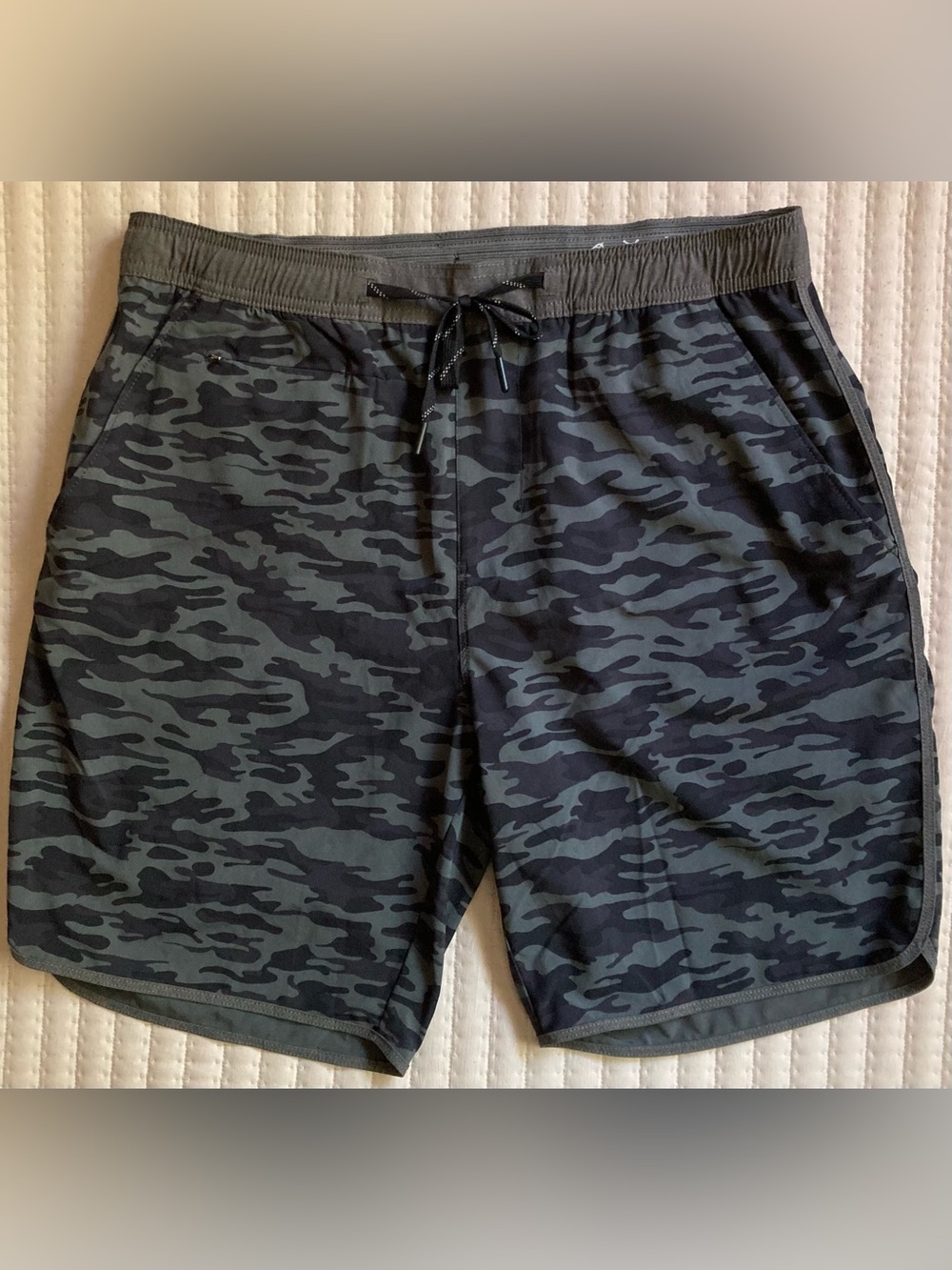 Kenneth Cole Athletic Shorts Men’s Large 9” Blue Gray Camo Gym Yoga Lifting